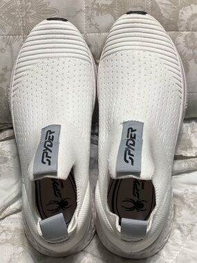 NWOB Spyder White Knit Slip-On Sneakers with Gray Logo Tabs